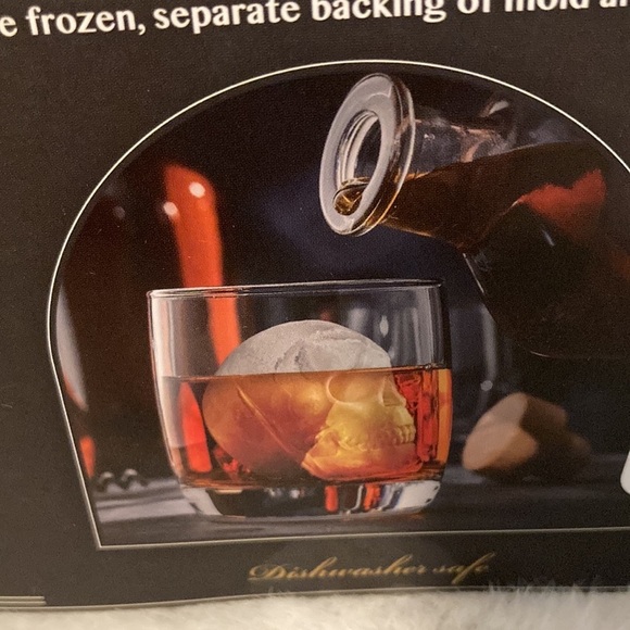 Cocktail Skull Ice Molds - Picture 6 of 9
